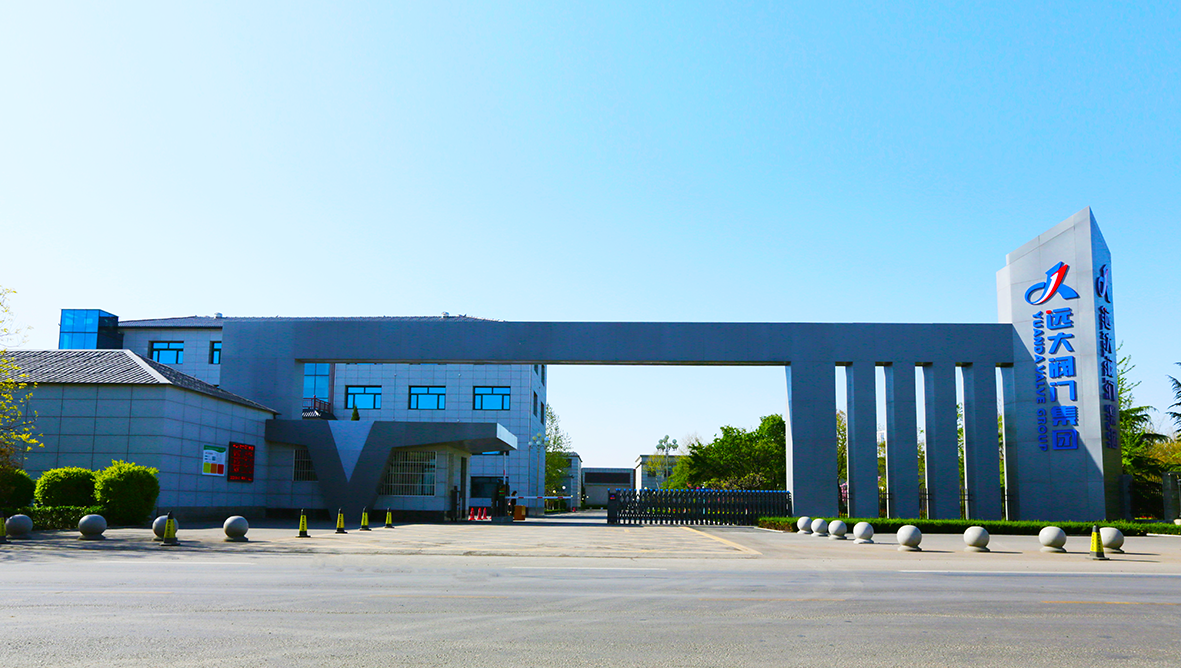 遠(yuǎn)大東門(mén)口